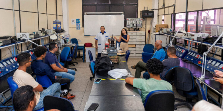 Prefeitura de Maceió conclui mais um curso profissionalizante para moradores do Flexal