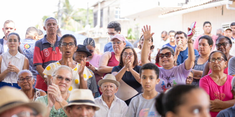 População de Santa Lúcia comemora a chegada da pavimentação ao bairro: “Vitória de 50 anos”