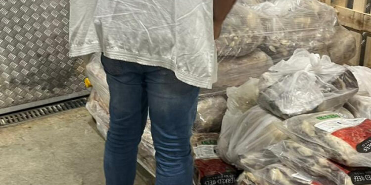 Vigilância Sanitária apreendeu mil quilos de carnes com validade vencida em supermercado na Serraria