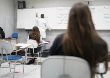 Alunos do Ensino Médio podem receber bolsa a partir de março