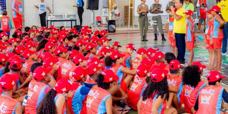 Detran leva conscientização no trânsito para crianças do Projeto Golfinho em Porto de Pedras