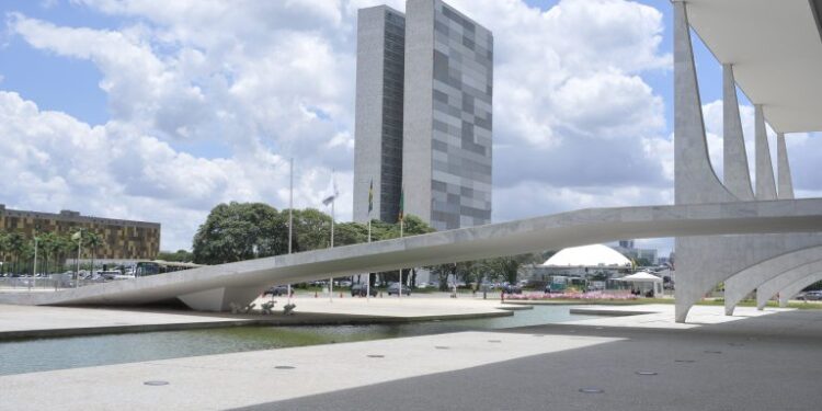 Congresso volta do recesso em fevereiro com 20 medidas provisórias na pauta  Fonte: Agência Câmara de Notícias