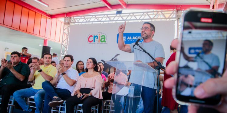 Paulo Dantas entrega 2ª Creche Cria em Coruripe e anuncia construção de um resort