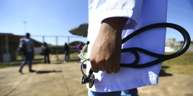 Cidades do Norte e Nordeste com falta de médicos terão R$ 20 milhões