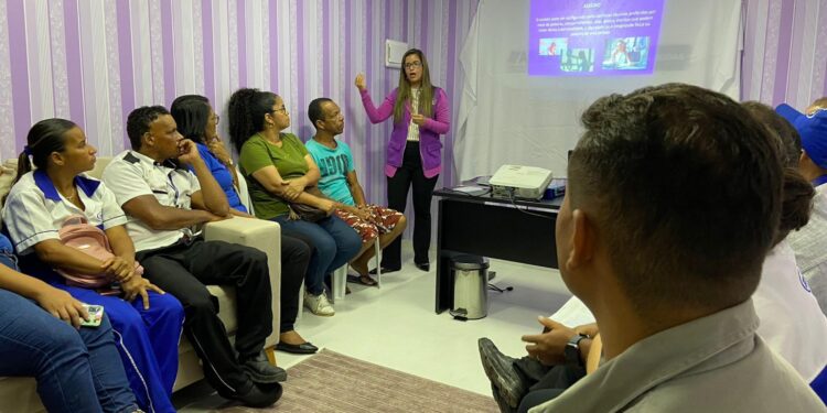 Sala Lilás da Arsal ministra capacitação para funcionários do terminal rodoviário de Maceió