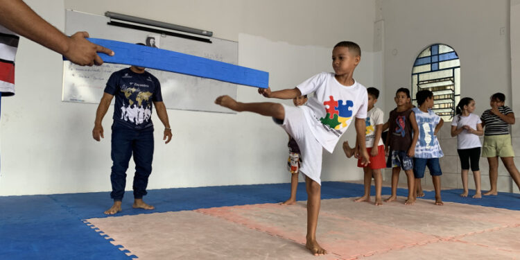 Crianças do Cras Fernão Velho participam de aulas de artes marciais
