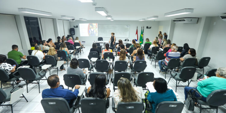 JHC vistoria obras de pavimentação no Village Campestre II, esperadas há décadas por moradores