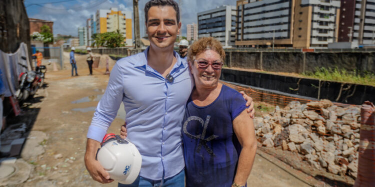 Prefeito JHC vistoria obra do Renasce Salgadinho e destaca importância para o meio ambiente