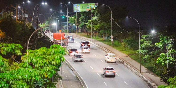 Gestão JHC mais do que dobrou número de LEDs em Maceió