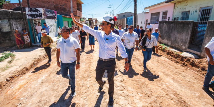 JHC vistoria obras de pavimentação no Village Campestre II, esperadas há décadas por moradores