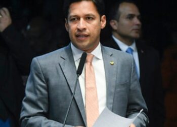 Rodrigo Cunha assina PEC que coloca freio na atuação do STF por meio de Súmulas Vinculantes