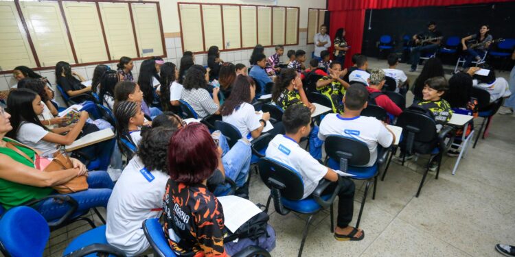 Na volta às aulas, estudantes da rede estadual destacam os programas ofertados pelo Governo