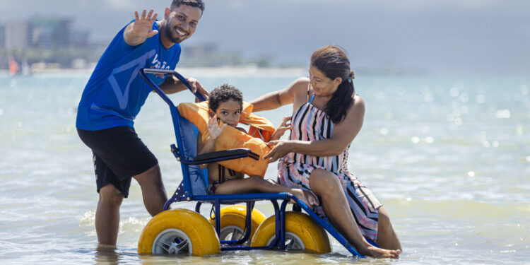 Praia Acessível reúne maceioenses e turistas durante homenagem ao Dia Internacional da Síndrome de Down
