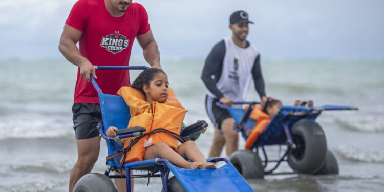 Praia Acessível realiza edição especial em alusão ao Dia Internacional da Síndrome de Down