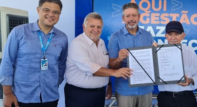 Arthur Lira garante mais 200 casas na Barra de São Miguel. Presidente da Caixa vem a AL para assinatura de contrato