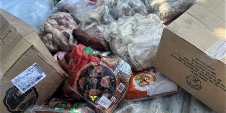 Vigilância Sanitária de Maceió apreende 220 kg de alimentos estragados no Jacintinho