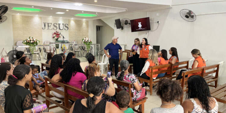 Moradoras da Vila Emater participam de tarde com palestra e momento de beleza