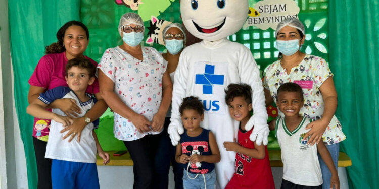 Estudantes de escolas municipais participam de campanha para ampliar vacinação