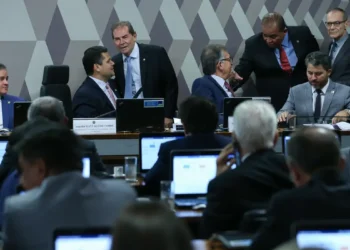 CCJ aprova PEC que criminaliza posse de qualquer quantidade de droga