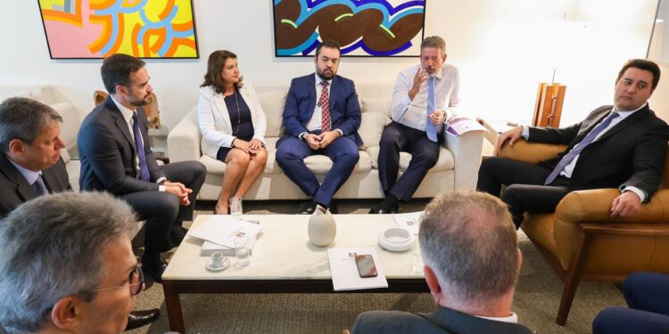 Arthur Lira recebe governadores e discute a renegociação das dívidas dos estados