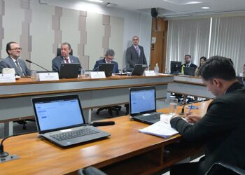 Poucos profissionais monitoravam minas em Maceió, diz depoente à CPI