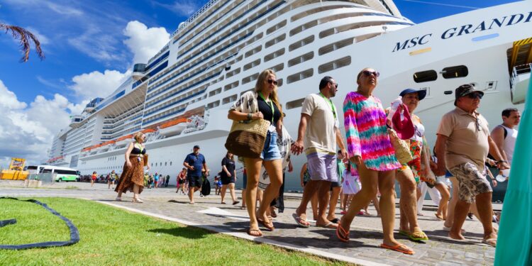 Posto de Atendimento da Sesau no Porto de Maceió atende turistas de mais um transatlântico