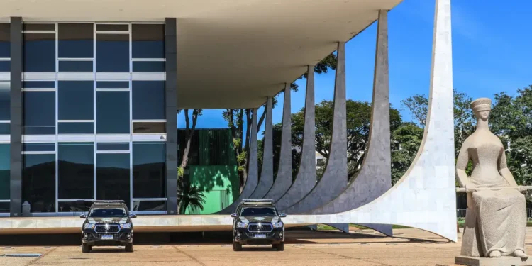 Moraes liberta coronéis da PMDF réus por omissão no 8 de janeiro