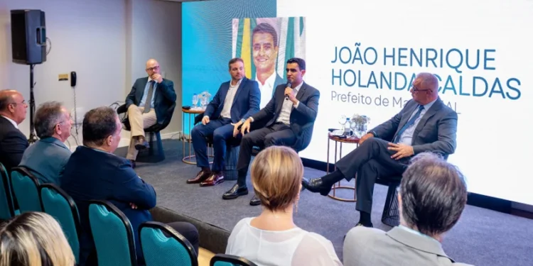 Gestores municipais discutem proteção de dados e atendimento ao cidadão