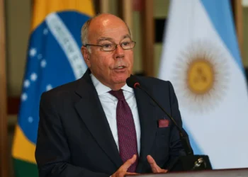 Brasil condena qualquer ato de violência, diz chanceler sobre Irã