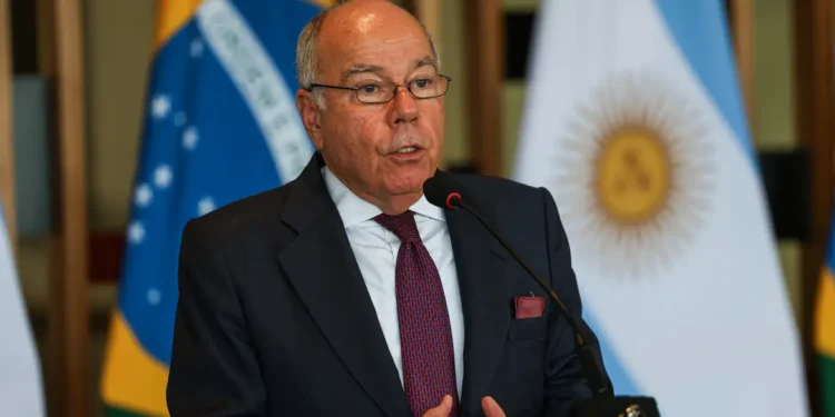 Brasil condena qualquer ato de violência, diz chanceler sobre Irã