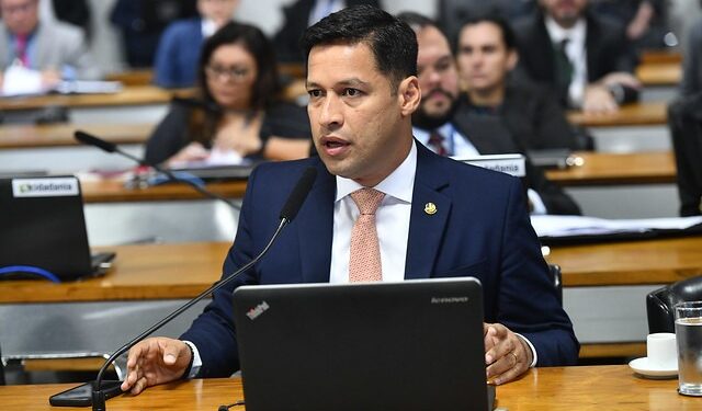 Prefeitura de Maceió realiza oficina sobre letramento racial com marisqueiras da orla lagunar