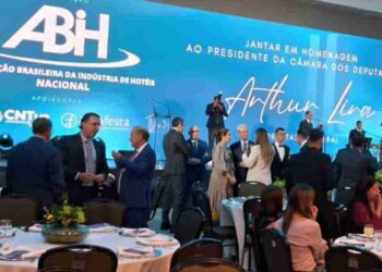 Arthur Lira é homenageado em Brasília por lideranças nacionais do turismo em jantar com 500 participantes
