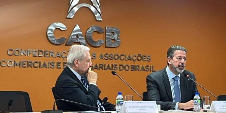 Arthur Lira participa de ciclo de debates da Confederação das Associações Comerciais e Empresariais do Brasil