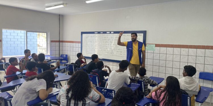 Alunos da rede estadual participam de palestras sobre prevenção à violência