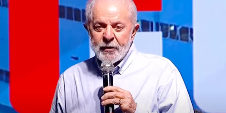 Que ninguém mais ouse acabar com a cultura do país, diz Lula