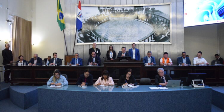 Assembleia realiza sessão especial para debater a má prestação de serviços da Águas do Sertão