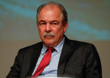 Convite para Mercadante comandar a Petrobras preocupa o mercado