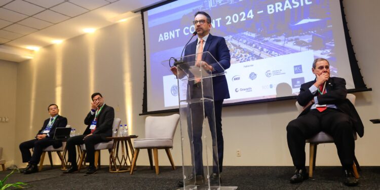 Governador anuncia para 1º de maio envio do Projeto de reajuste dos servidores