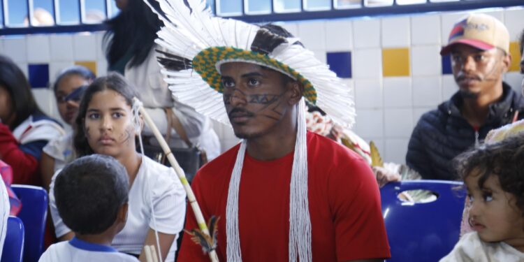 Prefeitura de Maceió realiza oficina sobre letramento racial com marisqueiras da orla lagunar