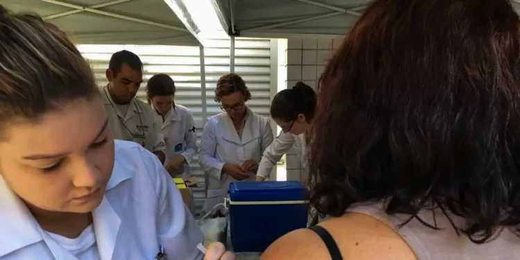 Hemoal promove coletas itinerantes de sangue na capital e no interior nesta terça-feira