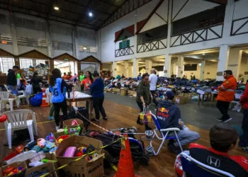 Colchões, roupa de cama e banho: saiba o que doar para vítimas no RS