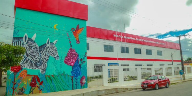 Prefeitura de Penedo suspende aulas na Escola Municipal Irmã Jolenta para atender desabrigados pelas chuvas