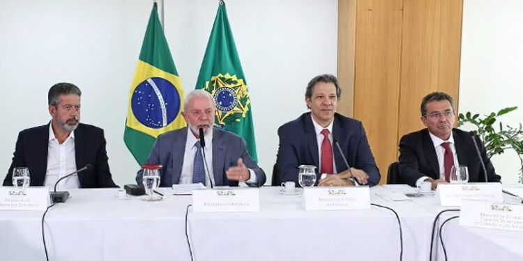 Calamidade: Arthur Lira afirma que projeto de suspensão do pagamento da dívida do RS será apreciado com celeridade pela Câmara