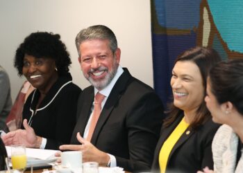 Arthur Lira se reúne com embaixadoras, diplomatas e bancada feminina em reunião preparatória do P-20
