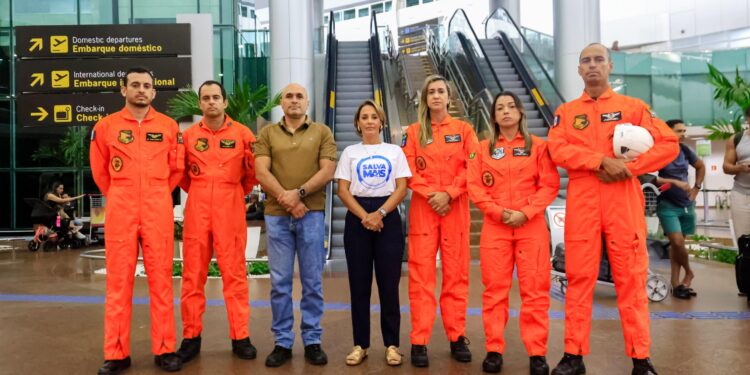 Governo de Alagoas envia médicos e enfermeiros do grupamento aéreo para auxiliar em resgates no RS