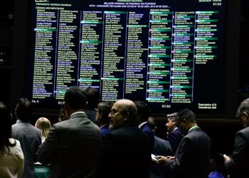 Veto de Bolsonaro que barrou criminalização de fake news é mantido  Fonte: Agência Senado