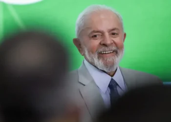 Lula avalia vetar taxação federal de compras internacionais até US$ 50