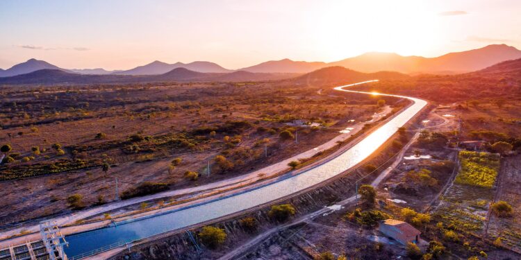 Paulo Dantas e Lula autorizam investimentos em mais de R$ 500 milhões para o 5° trecho do Canal do Sertão