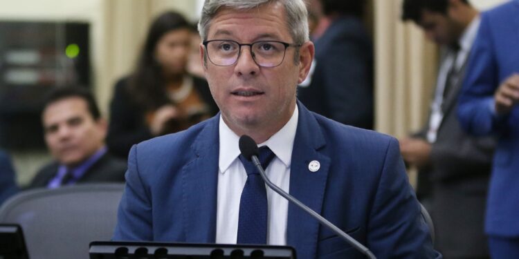 Cabo Bebeto critica fechamento de clínicas para tratamento de dependentes químicos