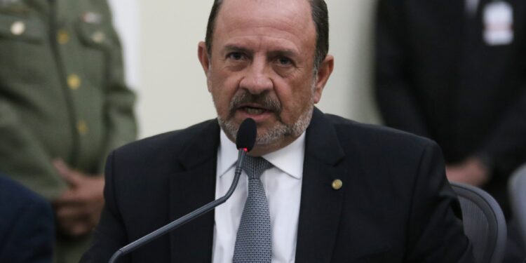 Antonio Albuquerque faz pronunciamento em defesa do prefeito de Pindoba